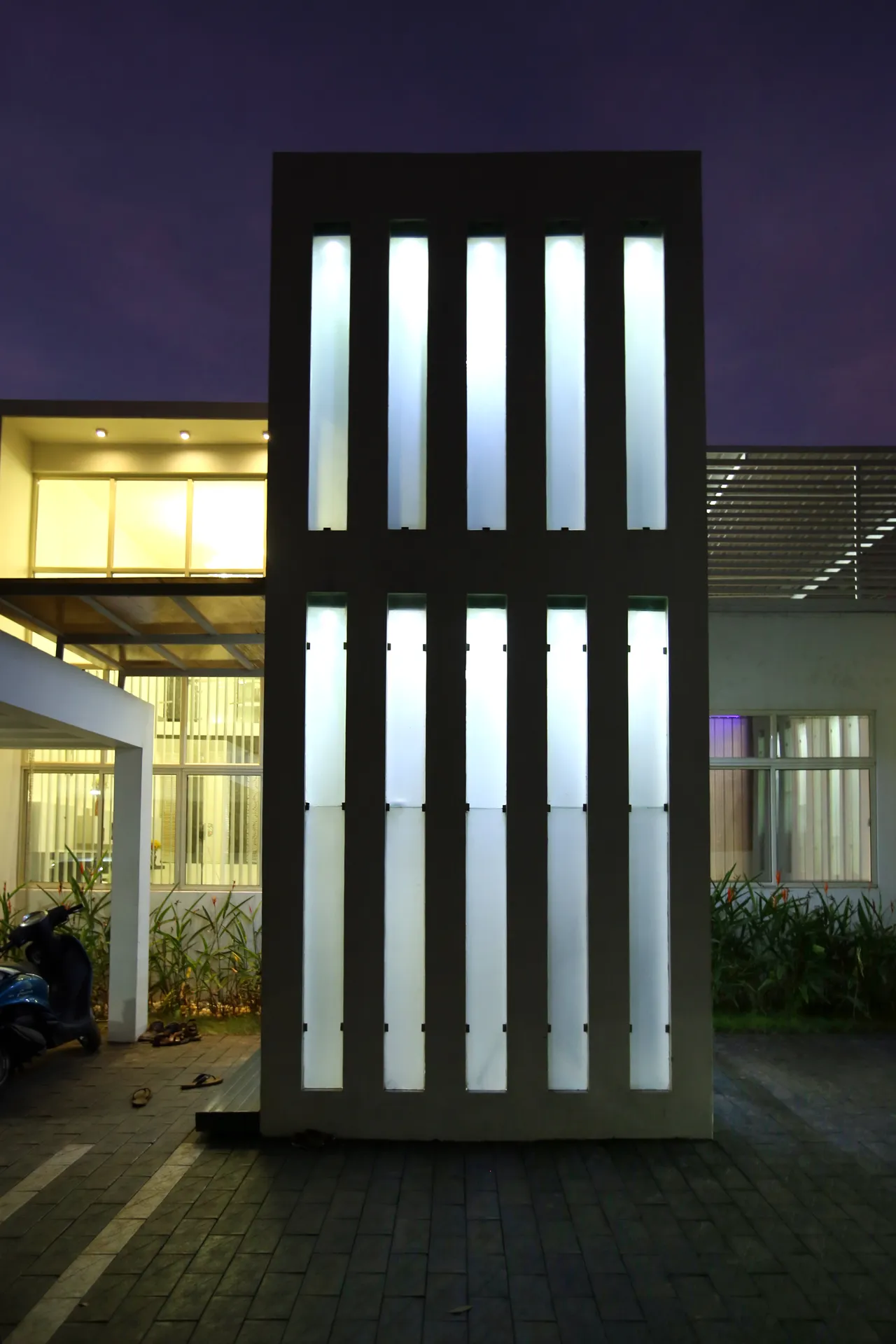 Box House view 6